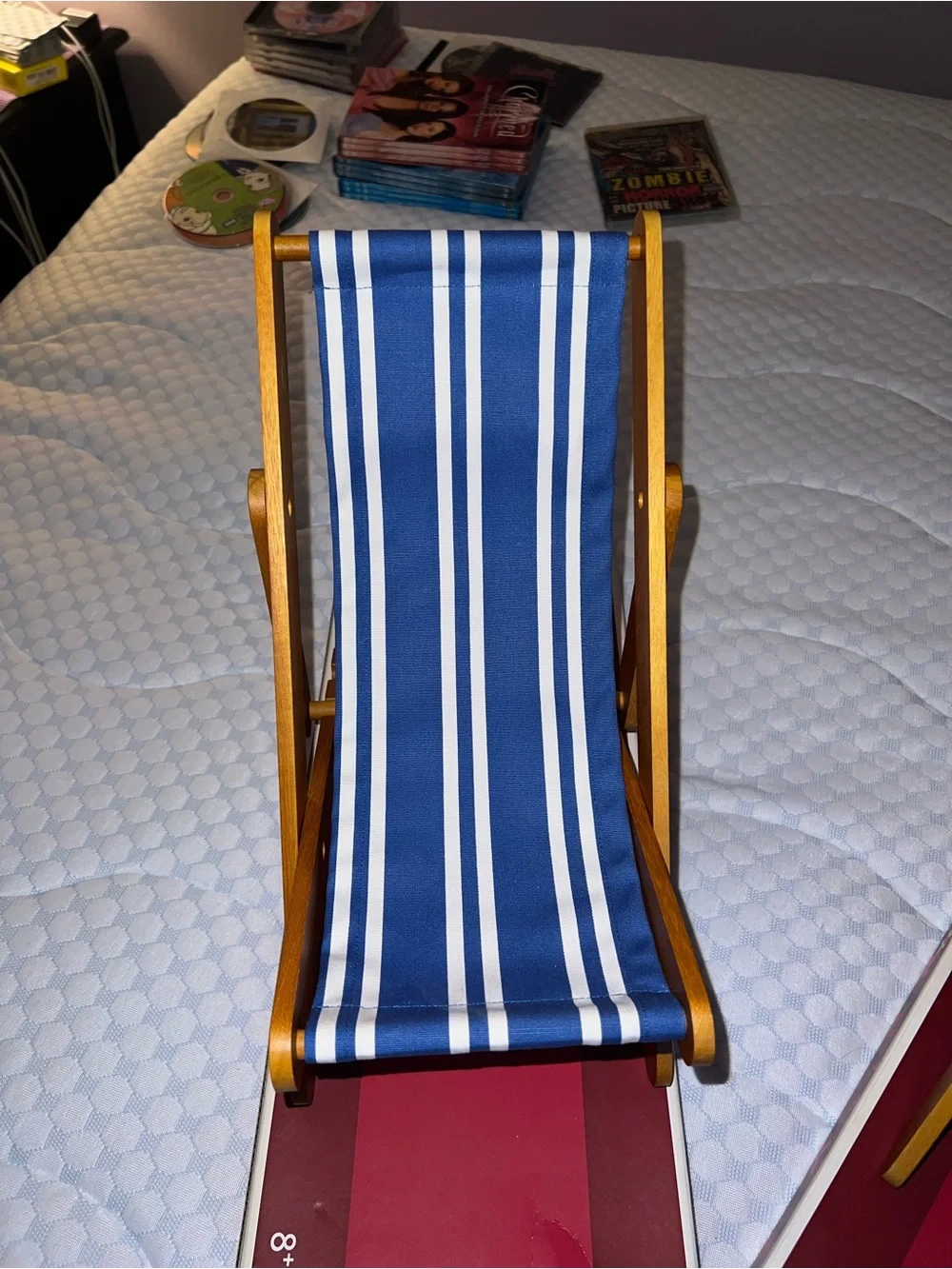 American Girl Kit Kittredge Blue and White Striped Beach Lounge Chairs (Pair)